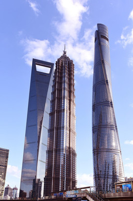 上海陸家嘴的三大高層建筑 現(xiàn)代都市的壯麗地標